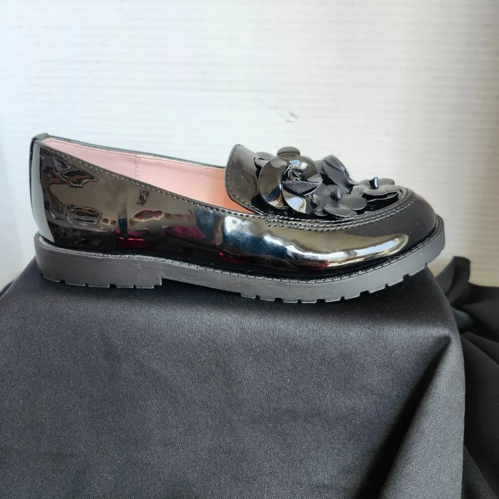 NORDSTROM Kids Katie Black Patent Leather Loafers, Size One Medium.